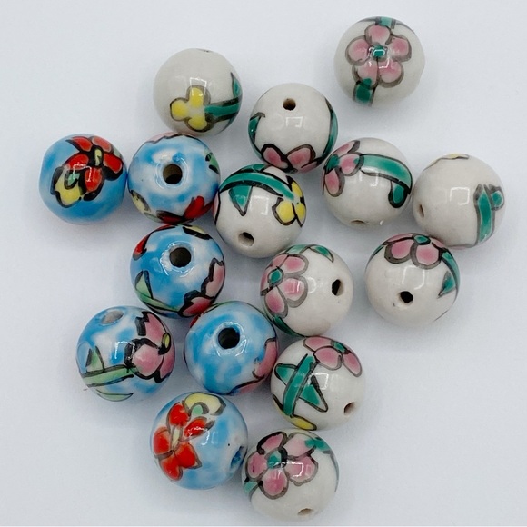 Vintage Porcelain Ceramic Beads Lot of 16 Beads - Picture 1 of 5